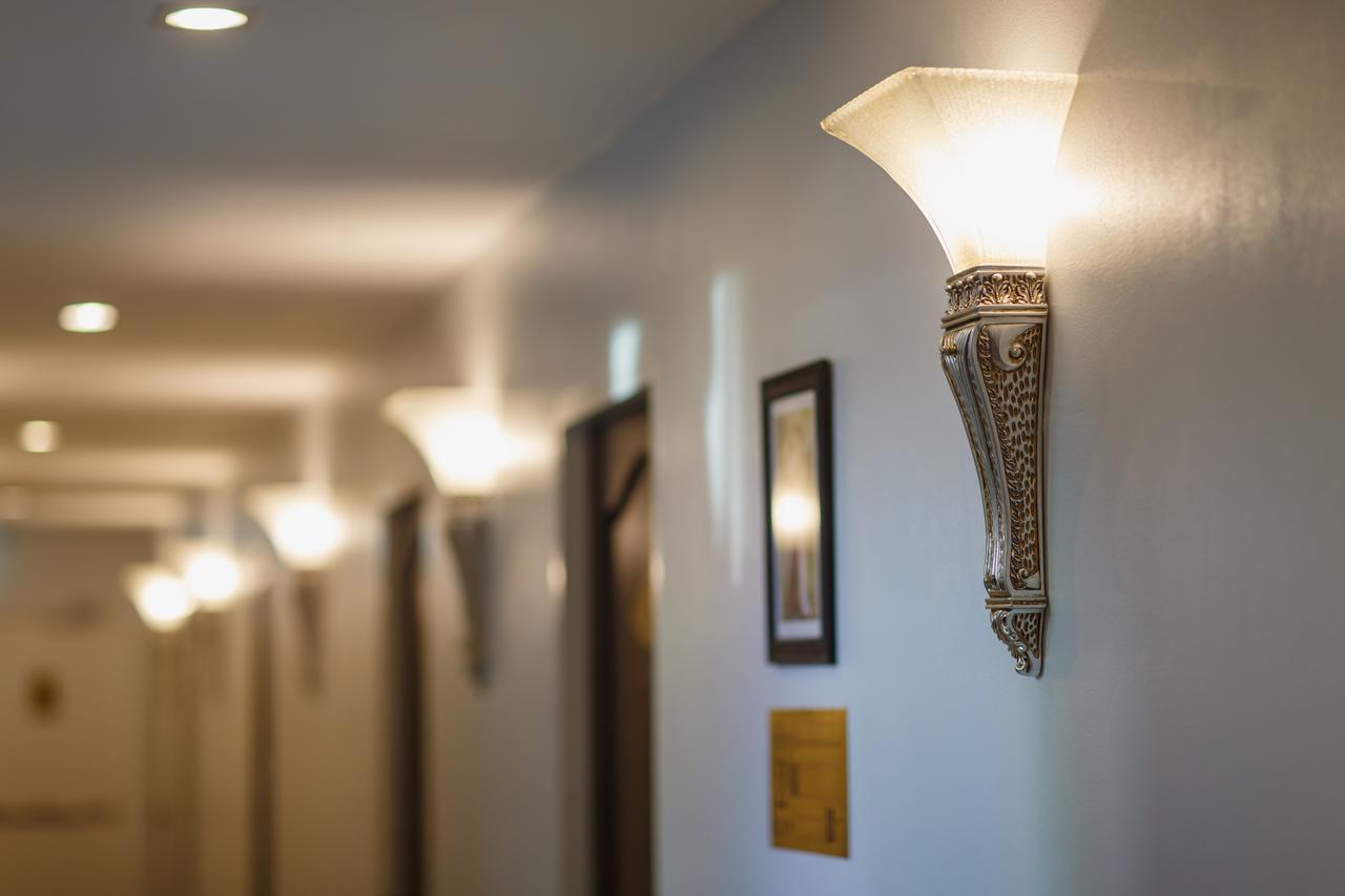 The Velvet Orchid Hotel 3*
