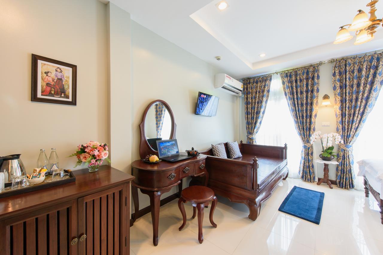 The Velvet Orchid 3*