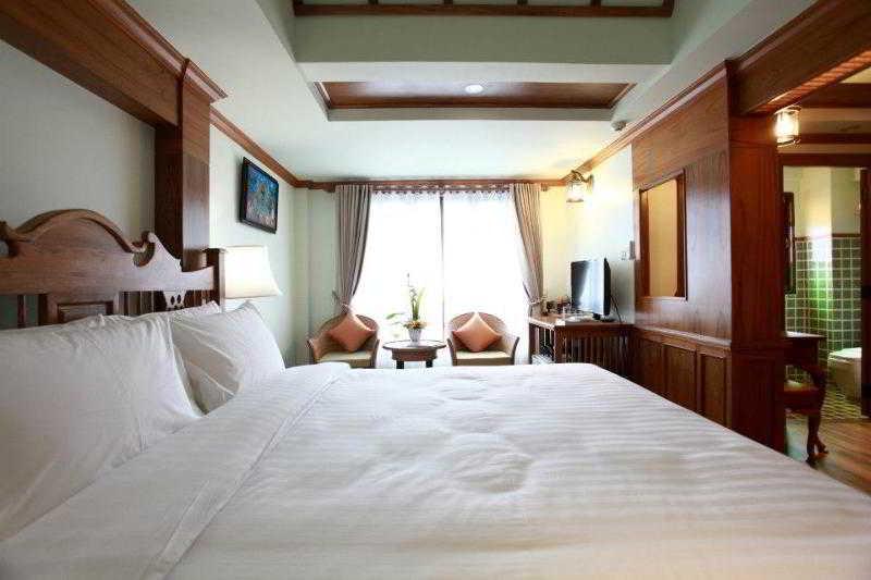 Rich Lanna House 3*
