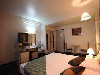 Highway Hotel 2*