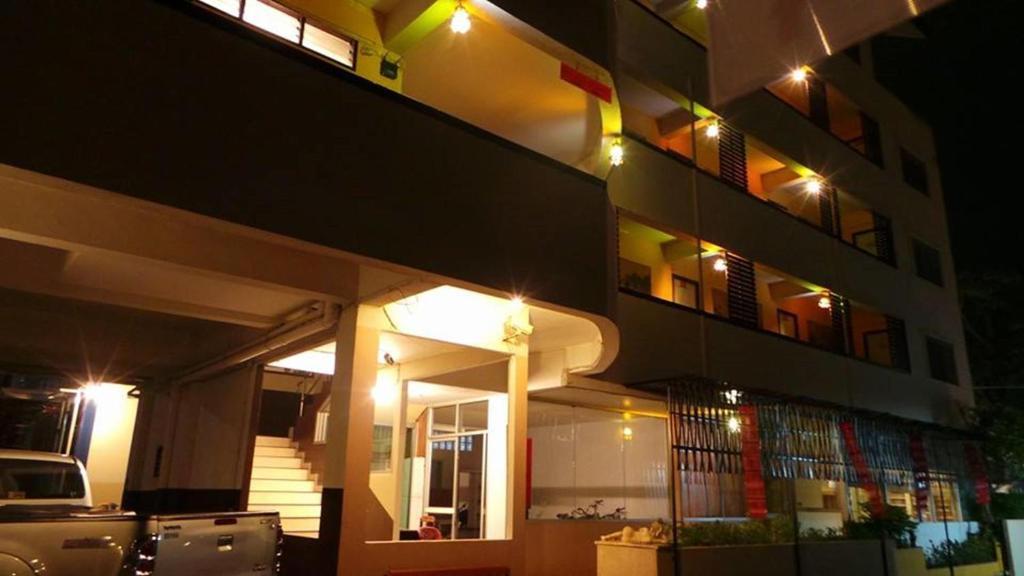 Hotel Phusiri Place