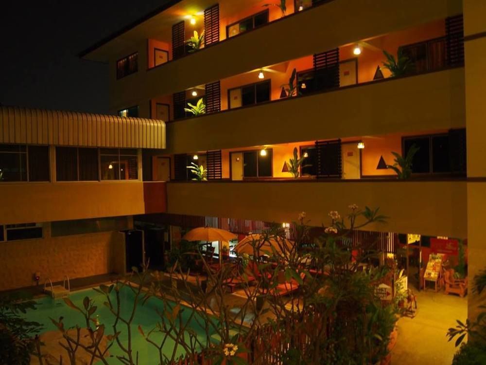 Hotel Phusiri Place 2*