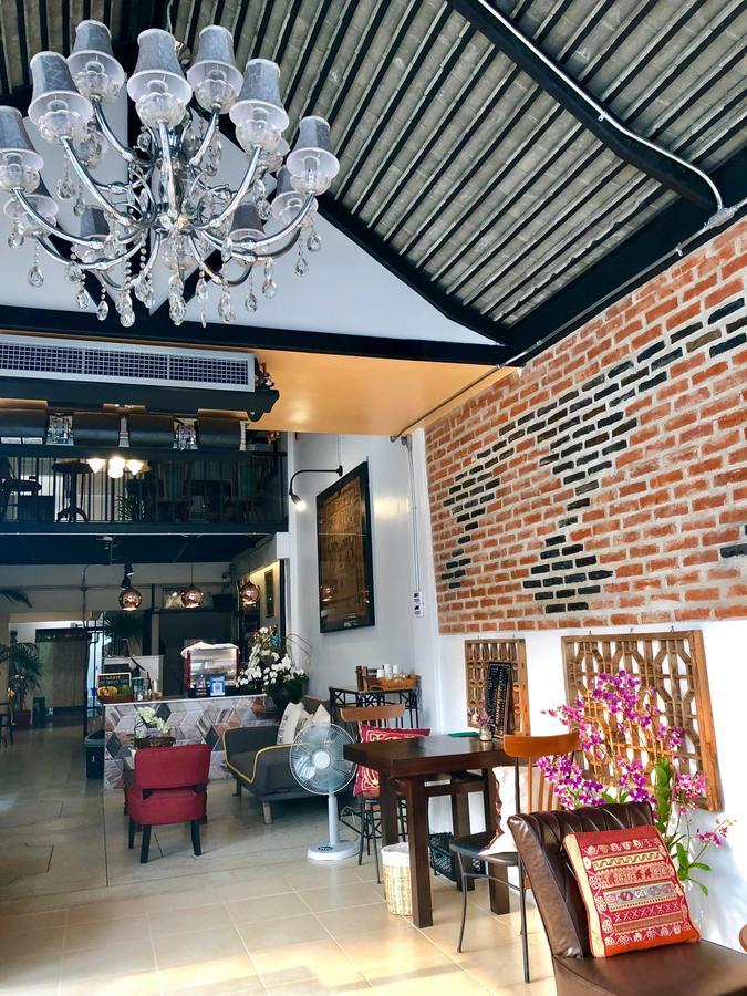 Hp House Cafe' 3*