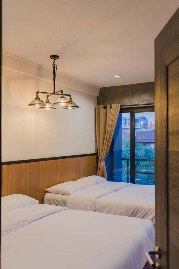 No.9 & Cafe Hostel *