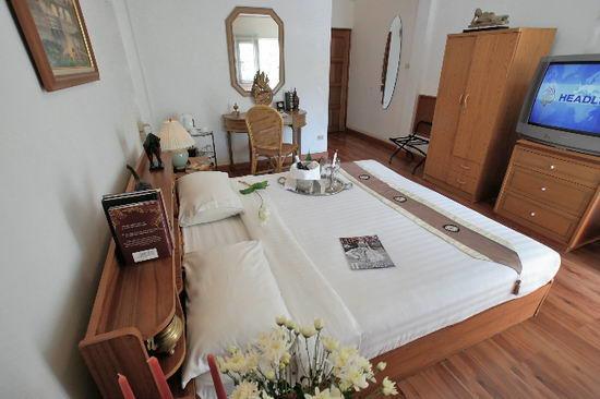 Lotus Hotel 3*