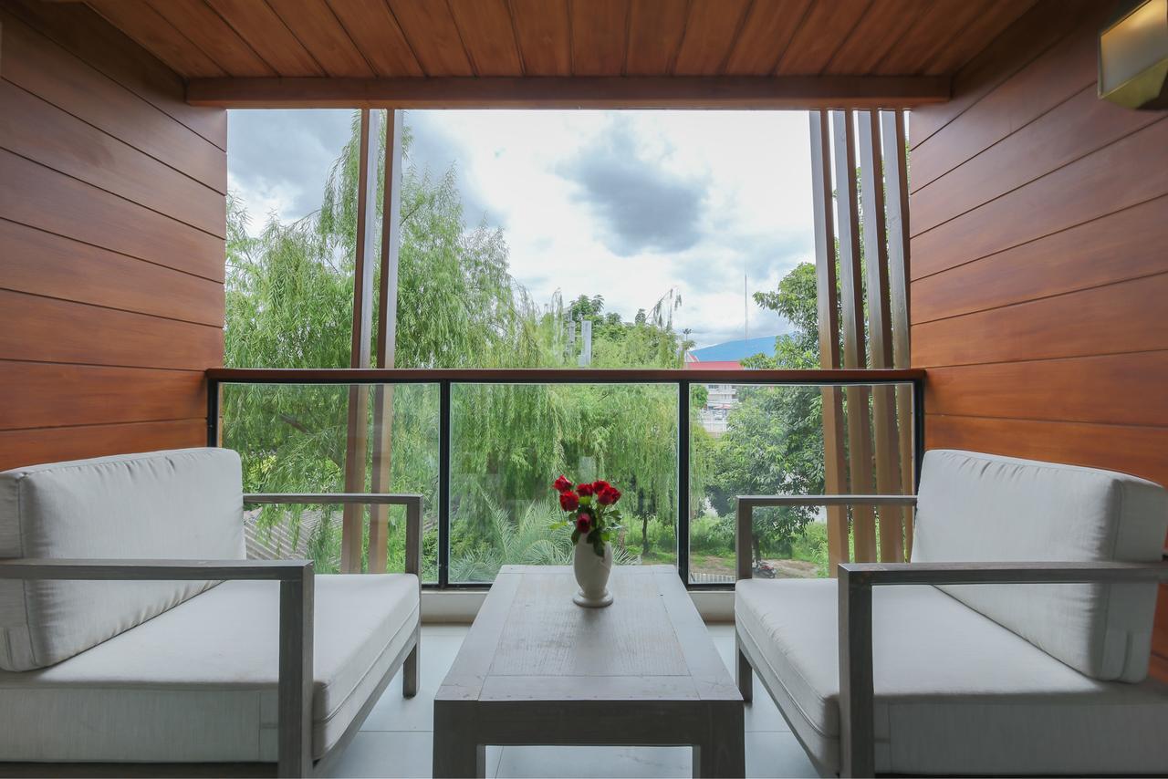 Riverside Floral Hotel