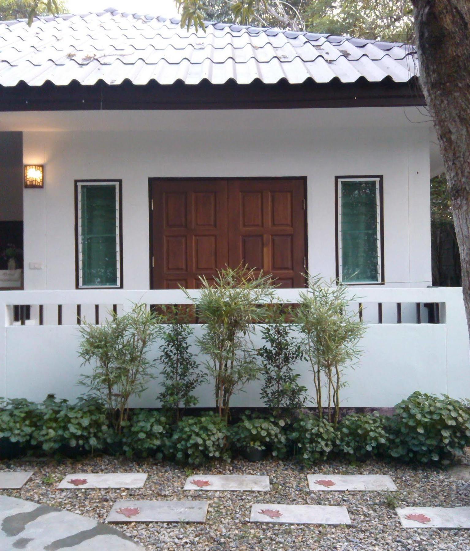 Chiangmai Baan Chao Mhon Hotel 2*