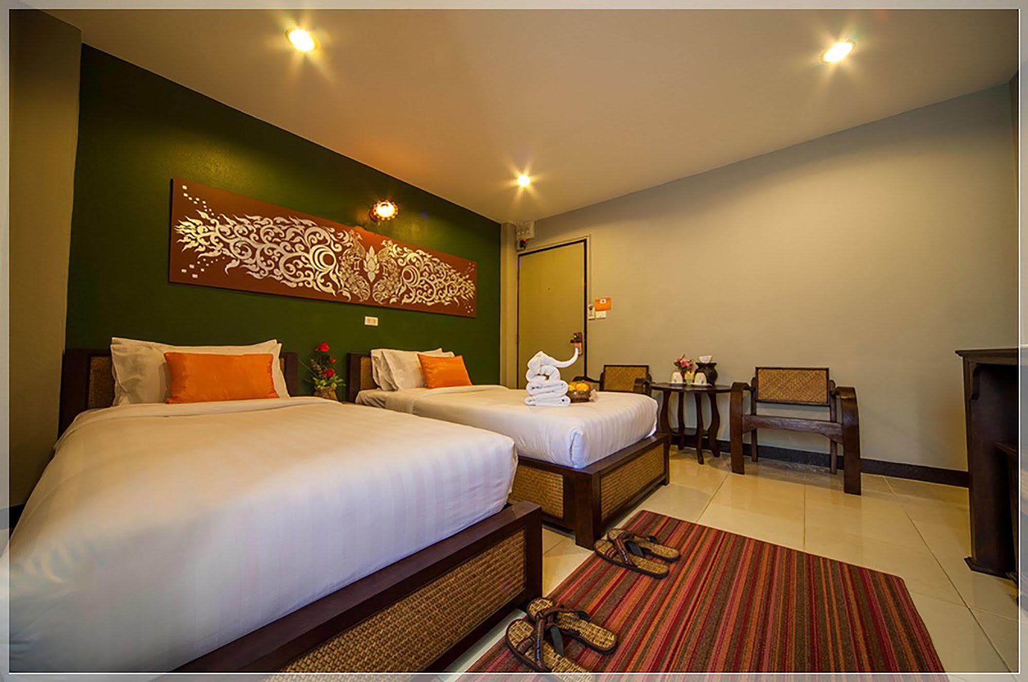 Hotel Cm Night Bazaar Boutique ซี เอ็ม ไนท์บาซาร์ บูทีค - Sha Certified 3*