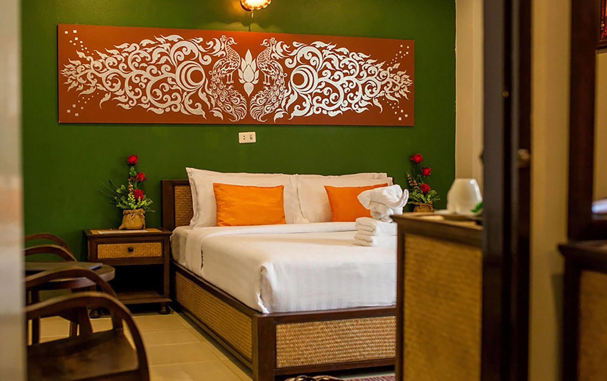 Hotel Cm Night Bazaar Boutique ซี เอ็ม ไนท์บาซาร์ บูทีค - Sha Certified 3*