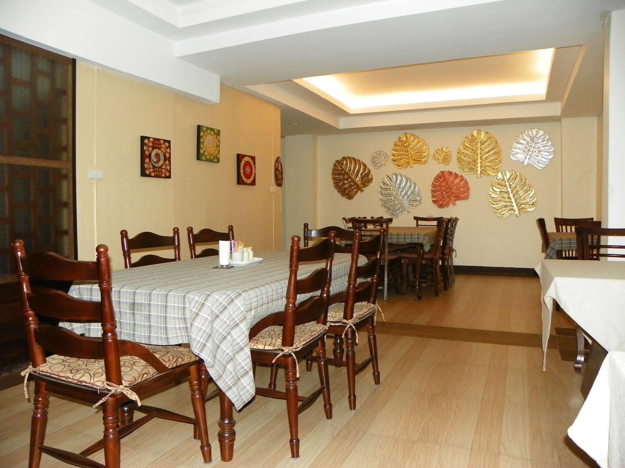 Hotel Baan Ngern Village 3*