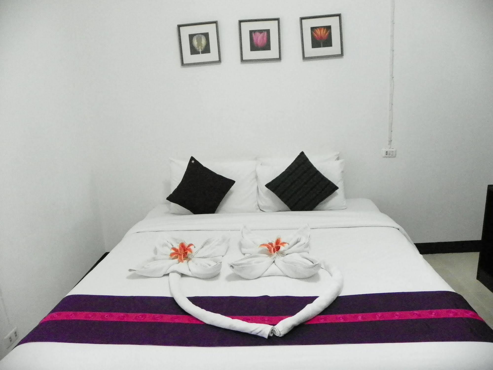 Baan Ngern Village Hotel 3*