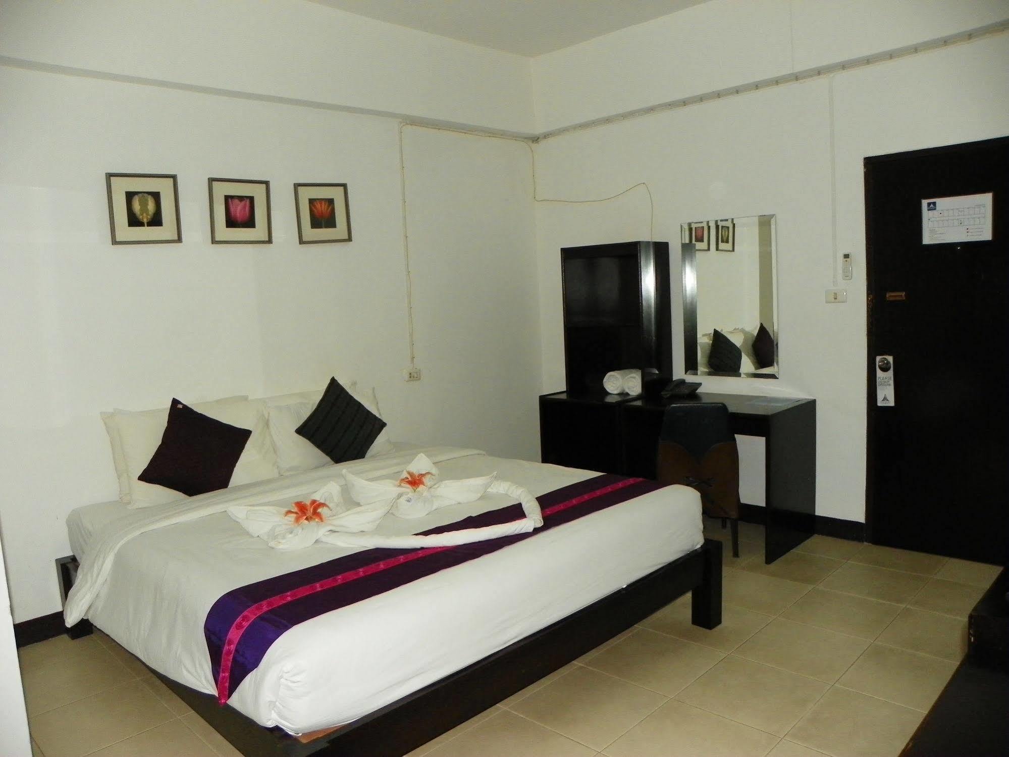 Baan Ngern Village 3*