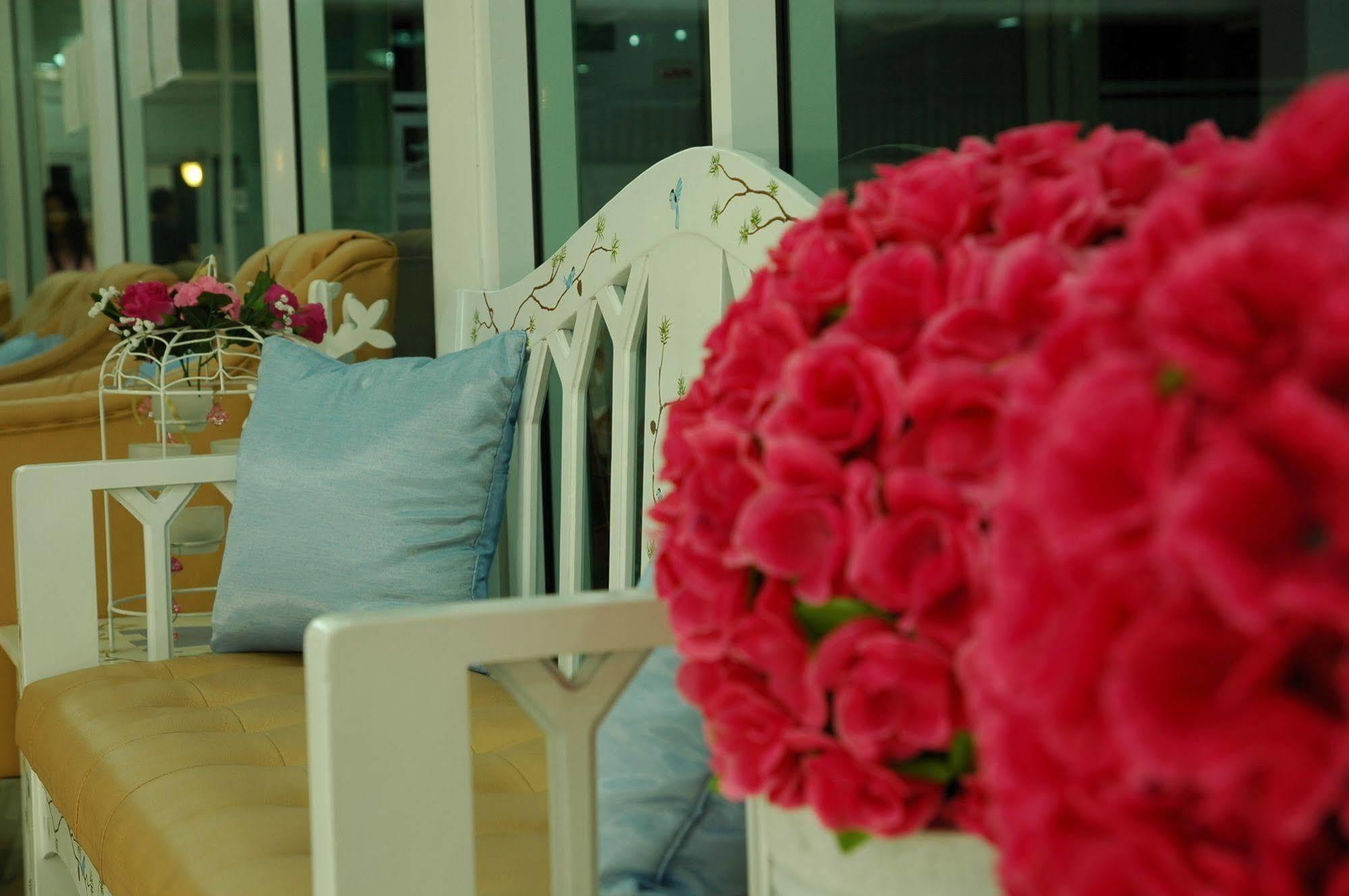 Common Living Apartment *