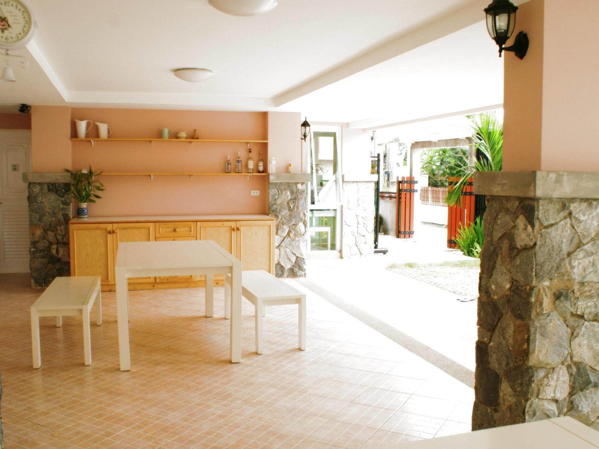 Hotel Triple Palms House