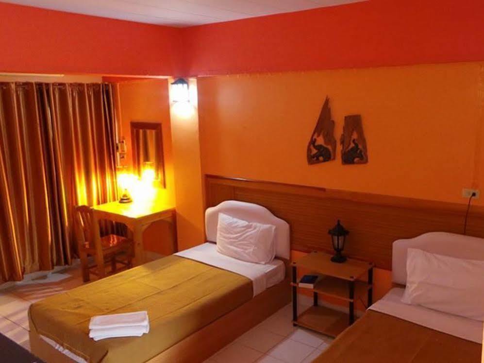 Hotel Phusiri Place 2*