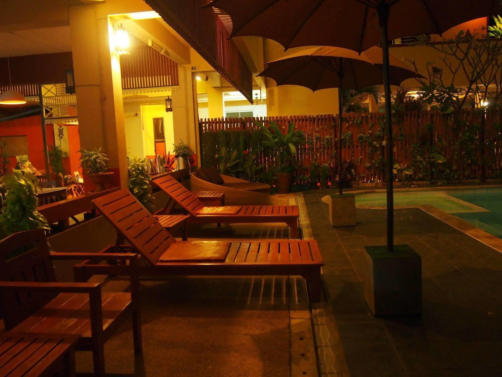 Hotel Phusiri Place Chiang Mai