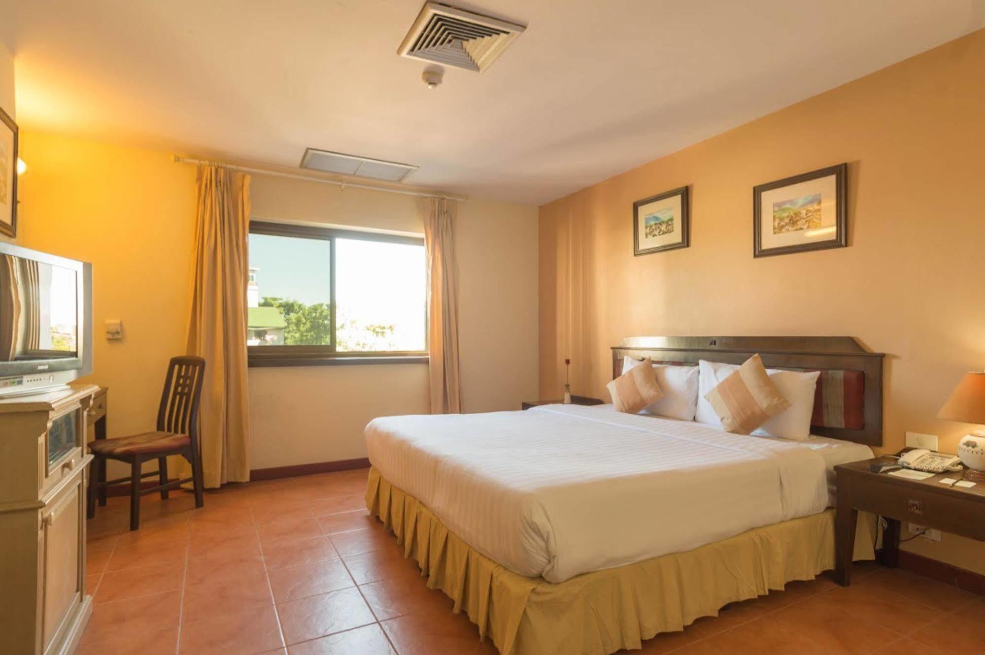 Night Bazaar Place Hotel Chiang Mai