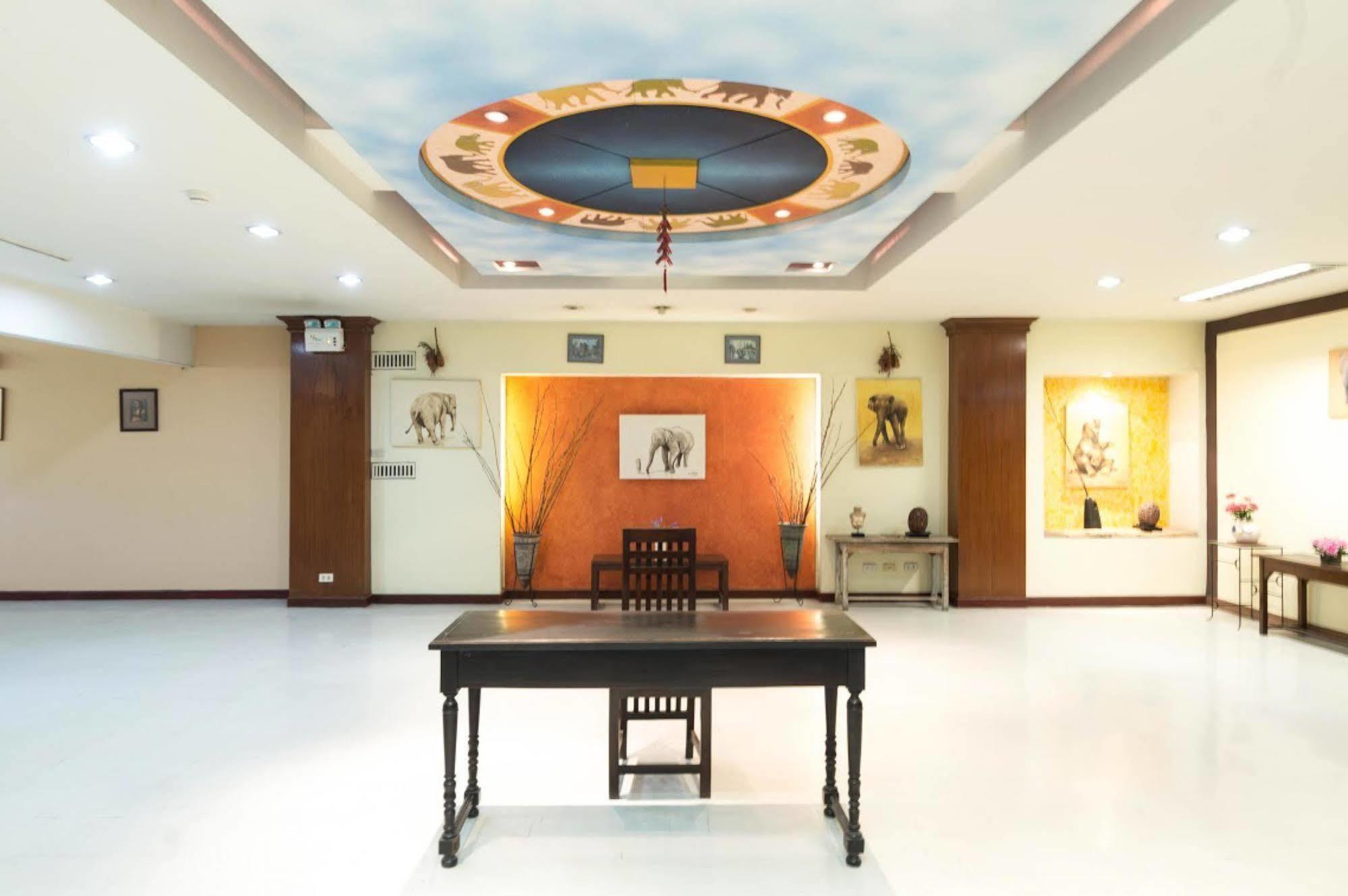 Hotel Night Bazaar Place 3*