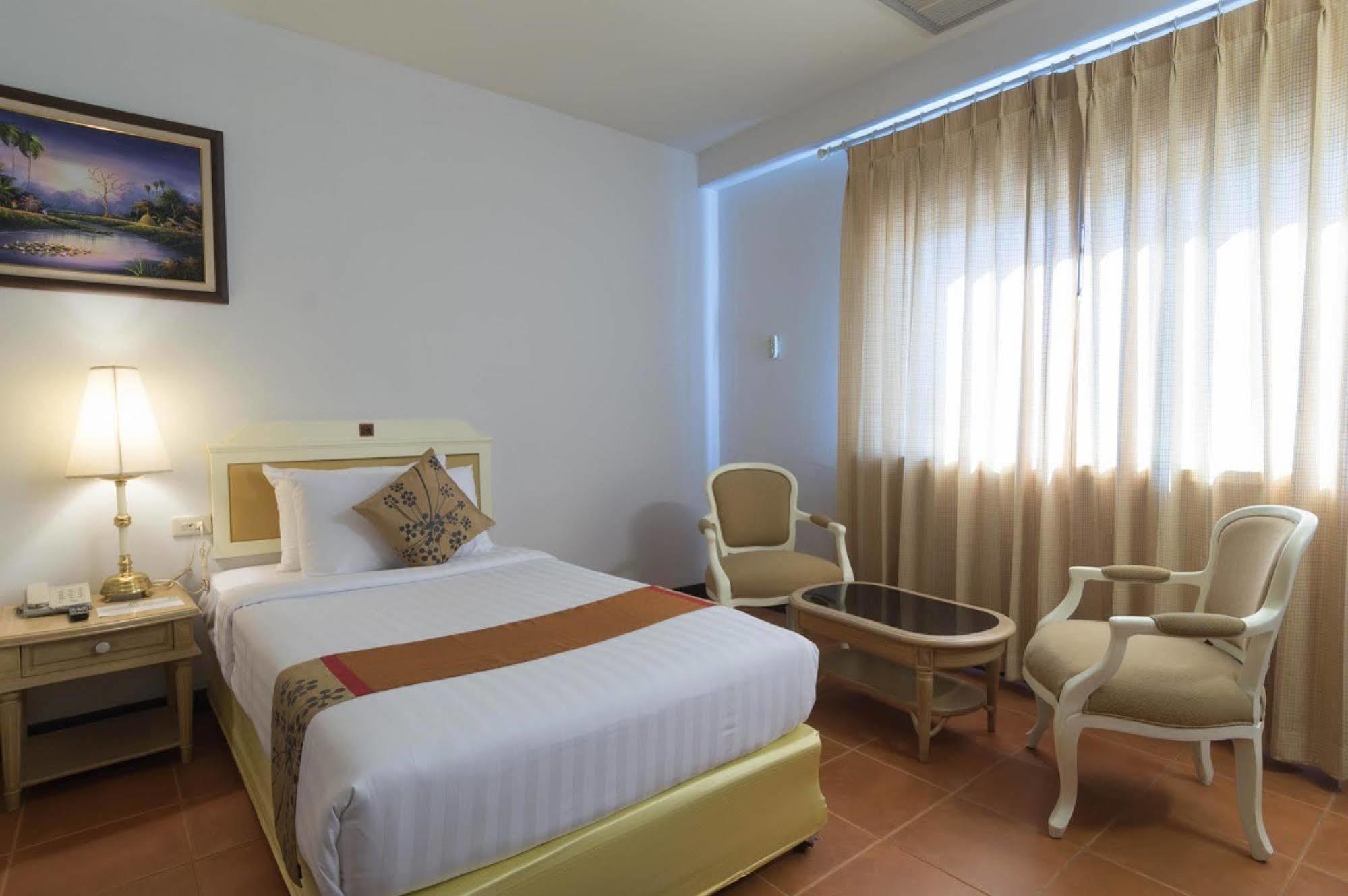Night Bazaar Place Hotel 3*