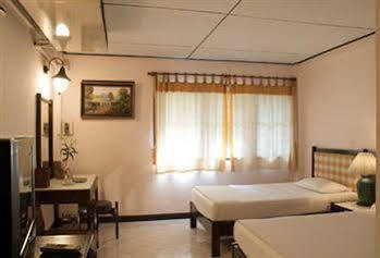 Changpuak Hotel 2*
