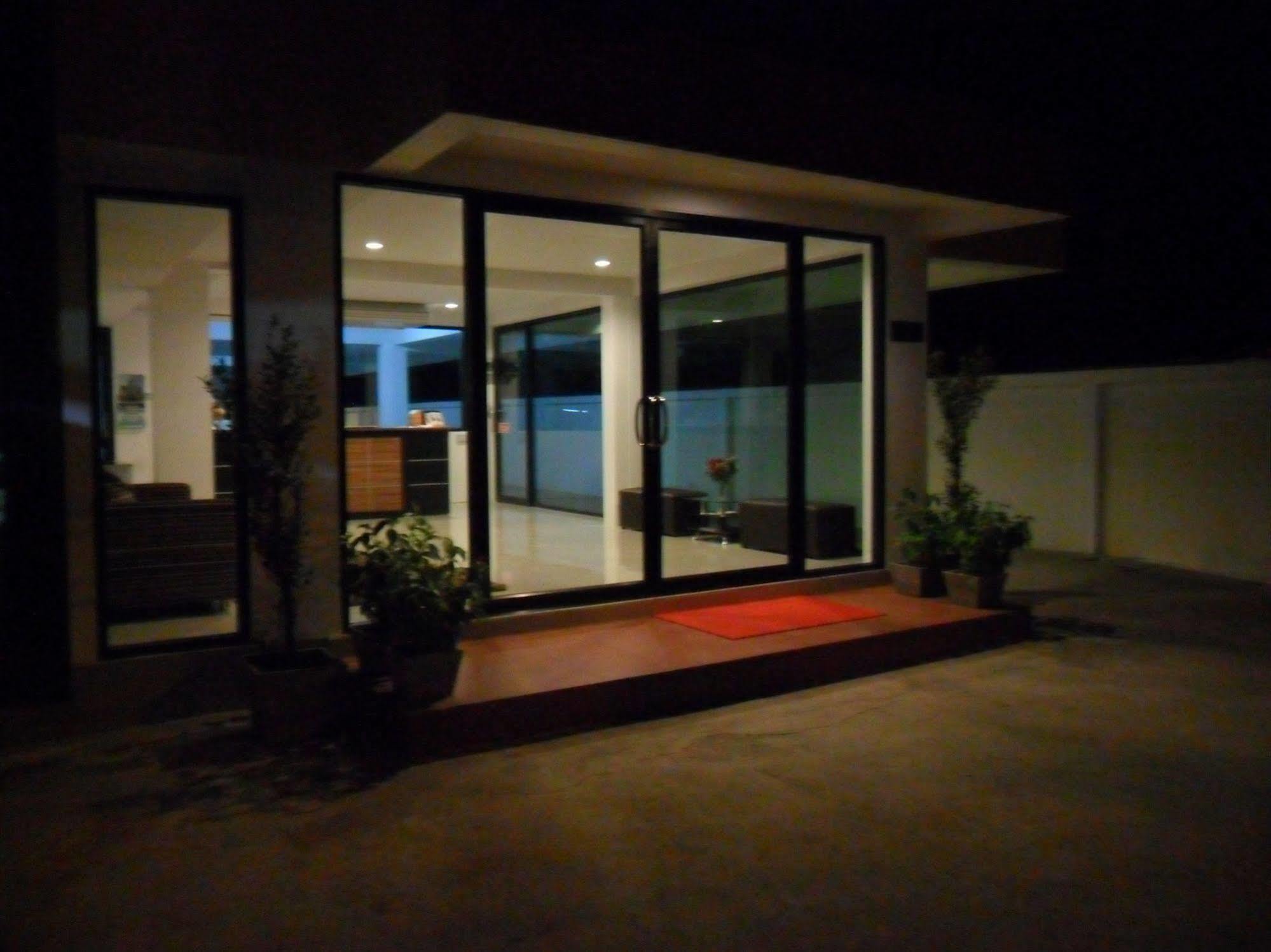 Hostel Tikky Place *