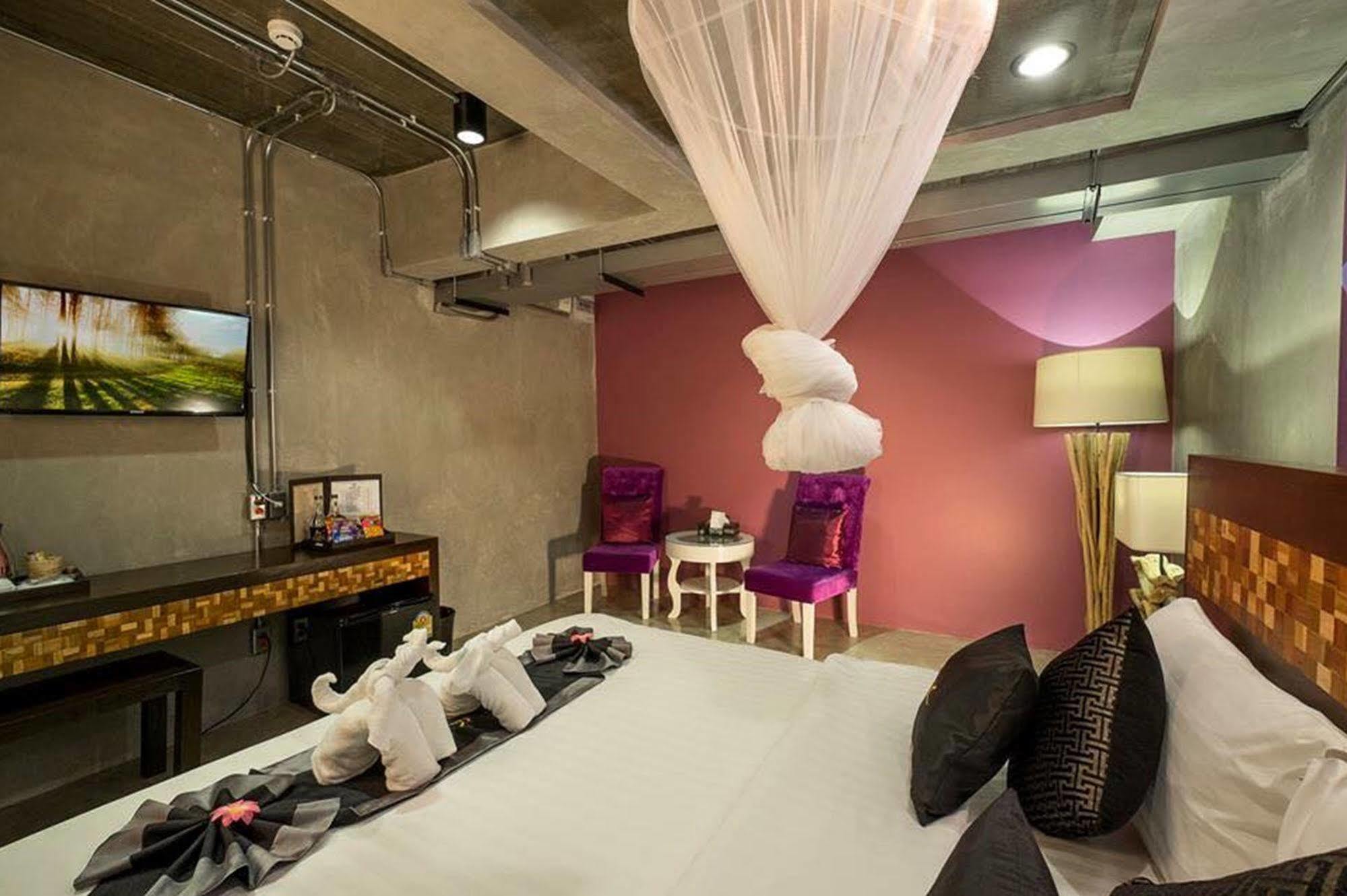 Thapae Loft Hotel 3*