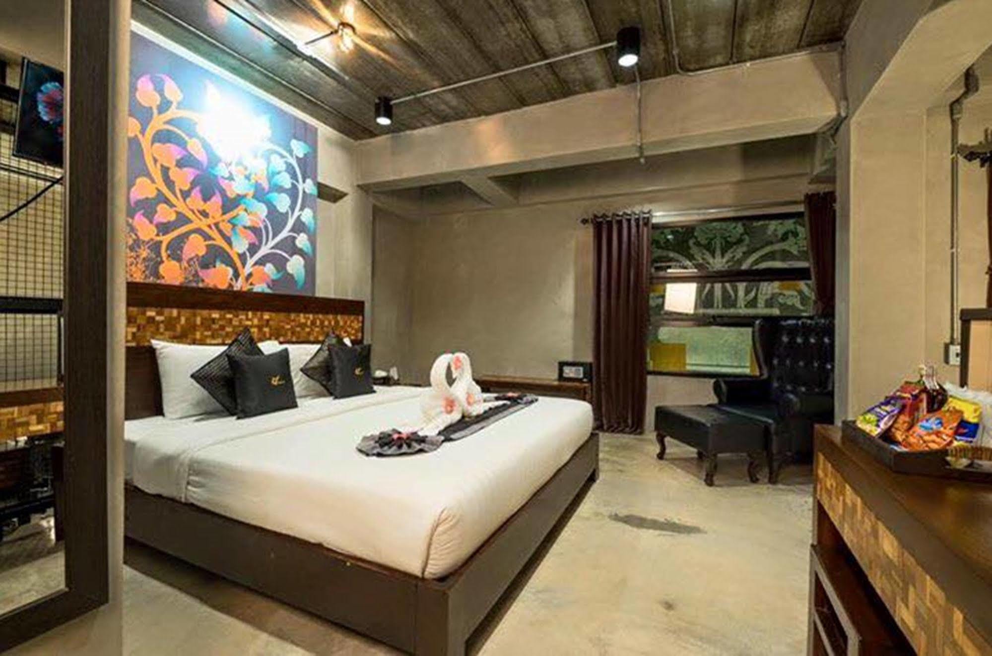 Thapae Loft Hotel