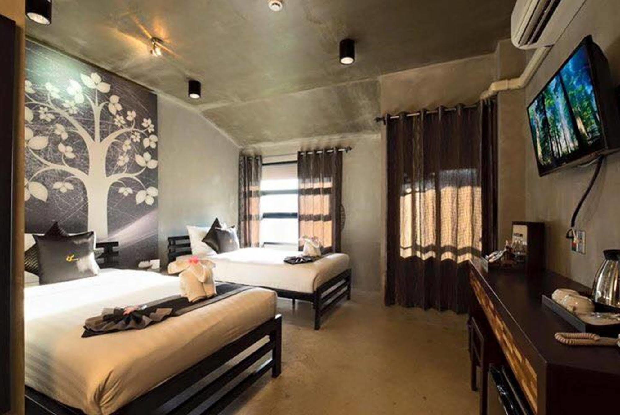 Thapae Loft Hotel