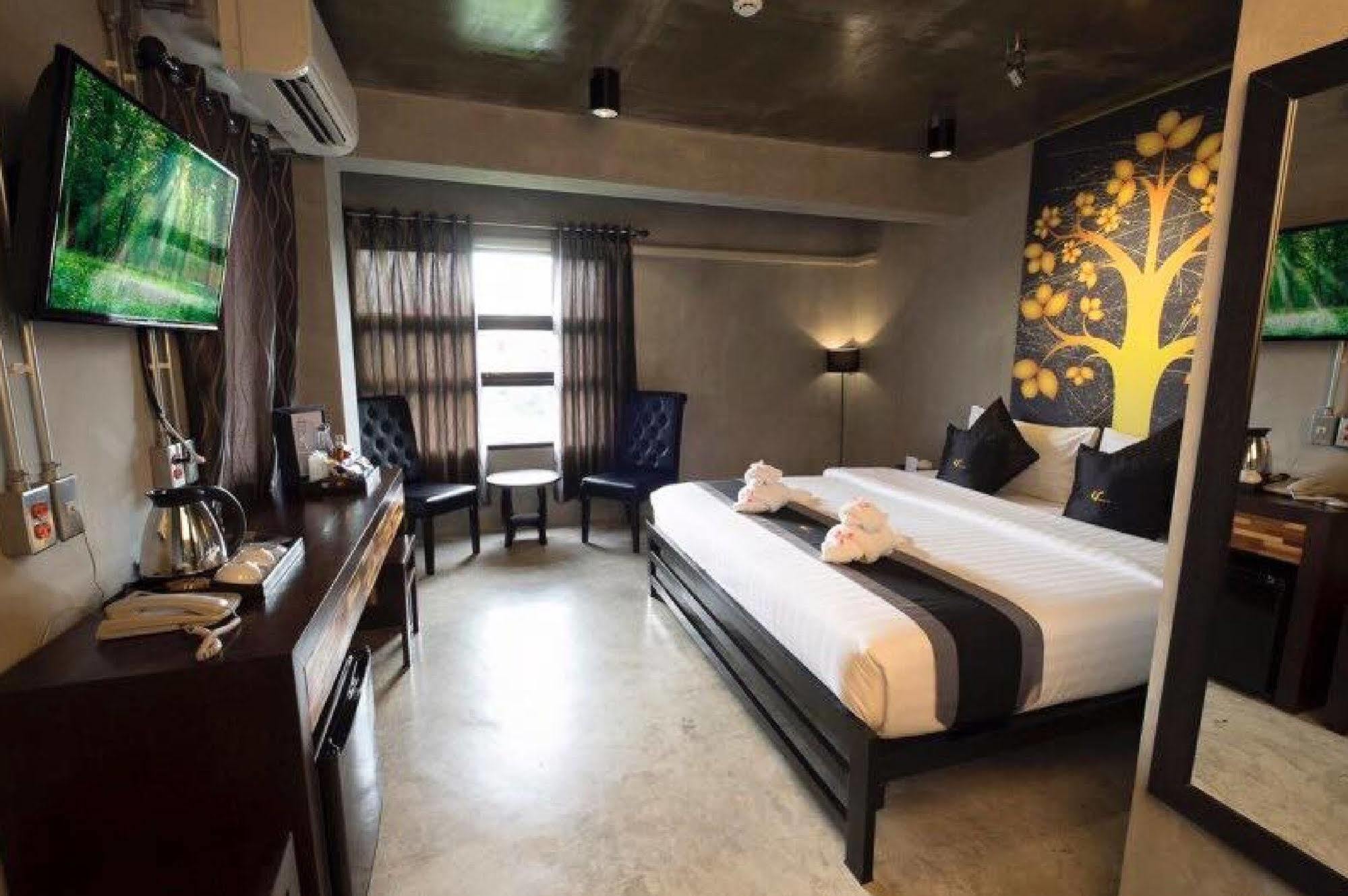 Thapae Loft Hotel 3*