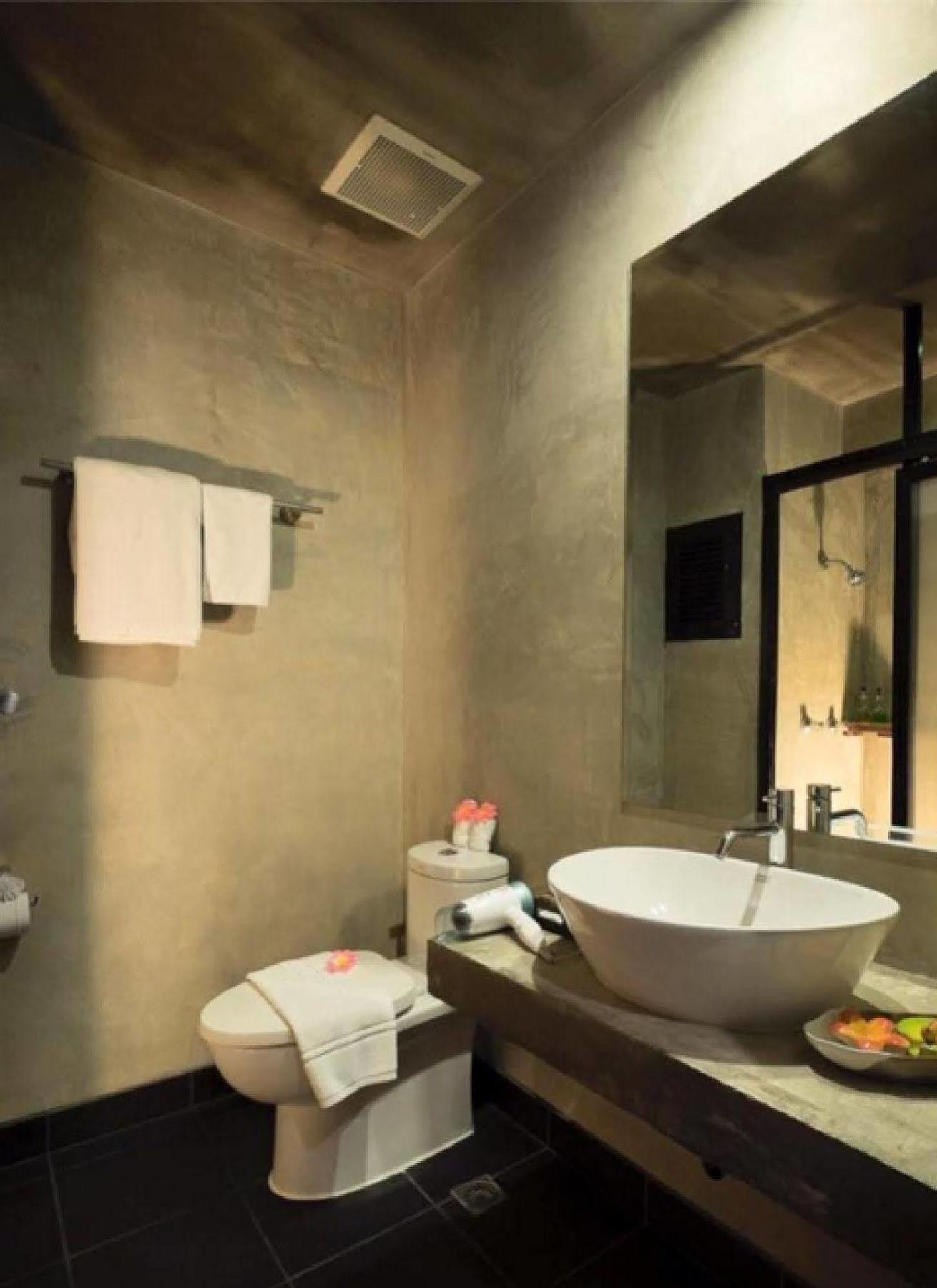 Thapae Loft Hotel
