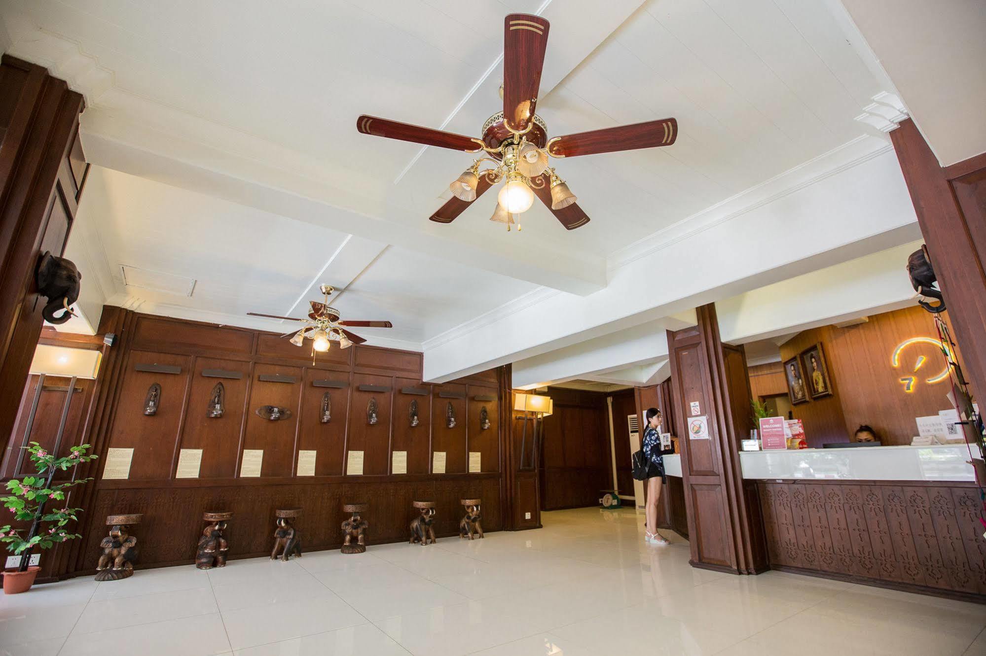 Chiang Roi 7 Days Hotel