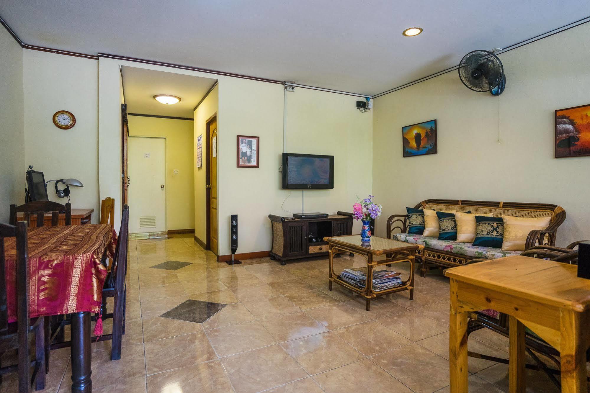 Guest house The Britannia Chiang Mai