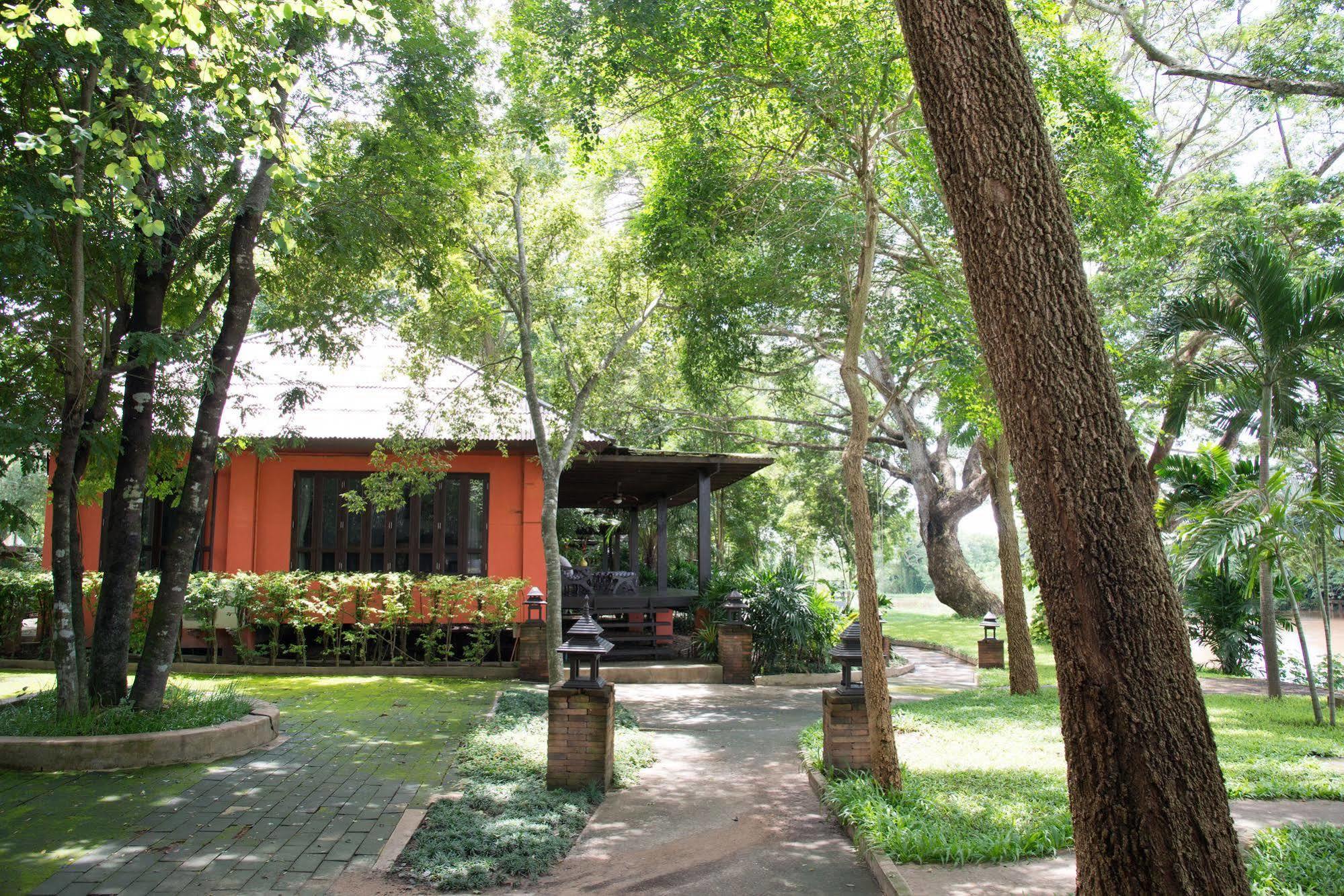 Baan Nam Ping Riverside Resort