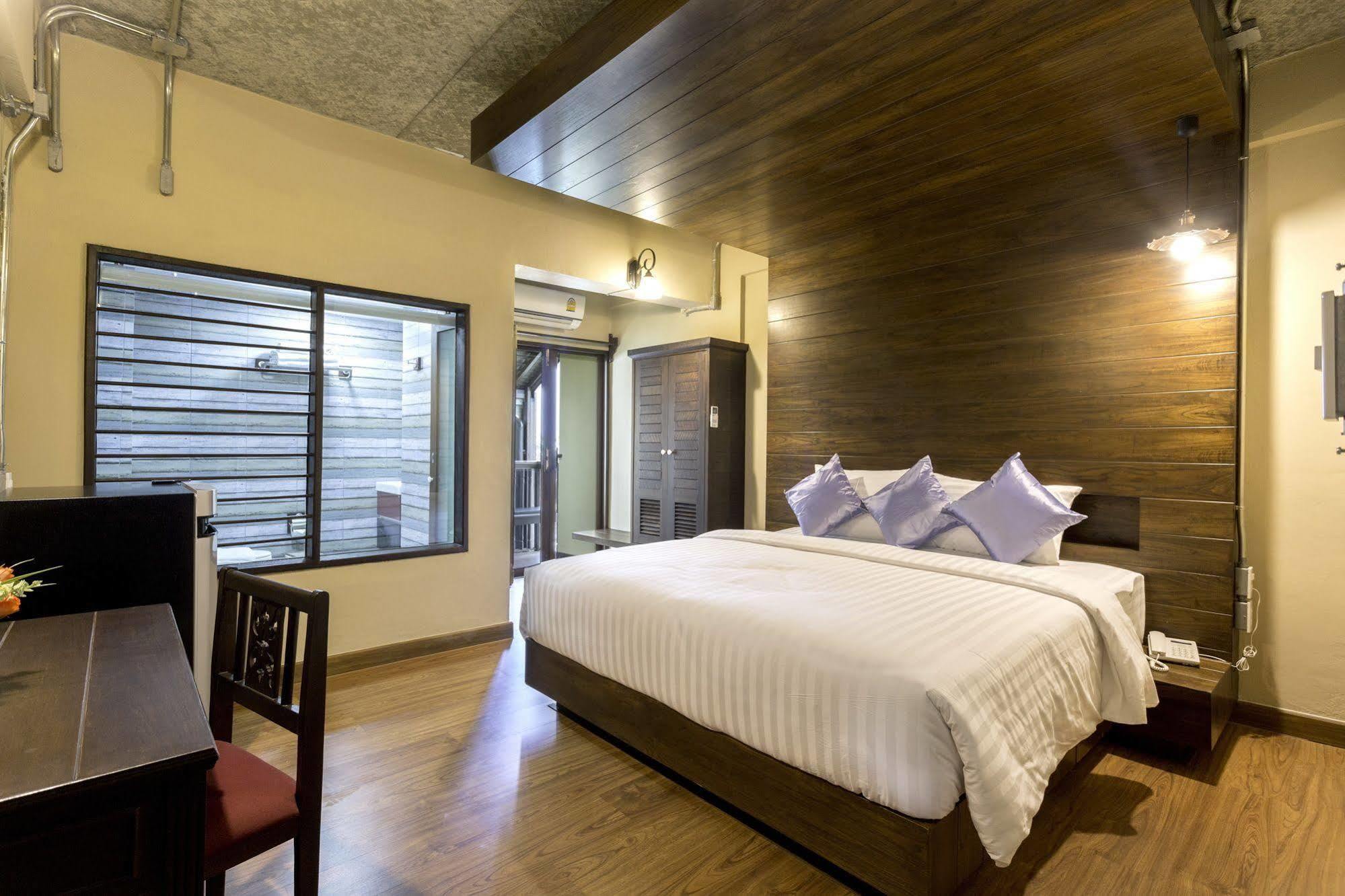 Hotel Night Bazaar