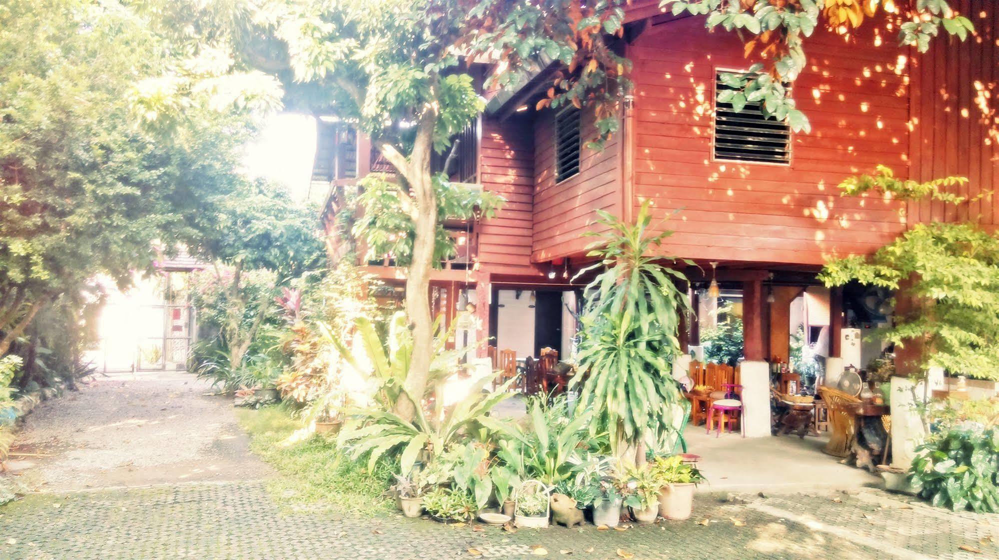 Baan Songjum *