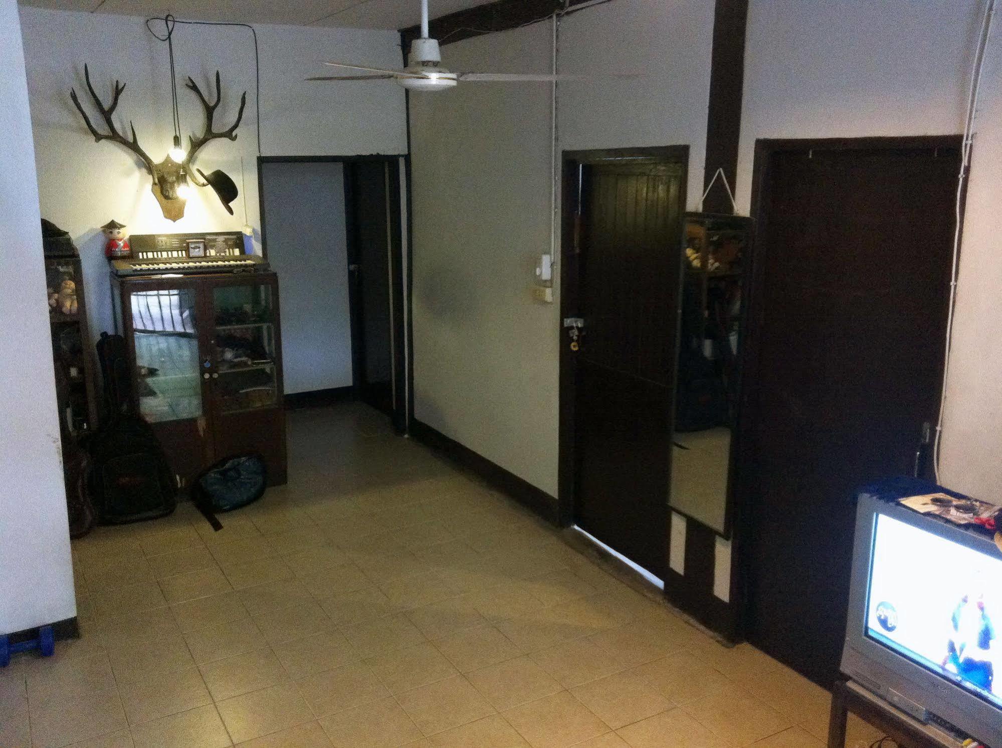 Wood'n Nail Hotel 2*