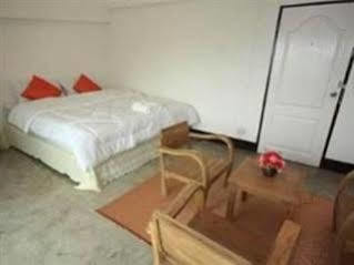 Paradise And Hotel 3*