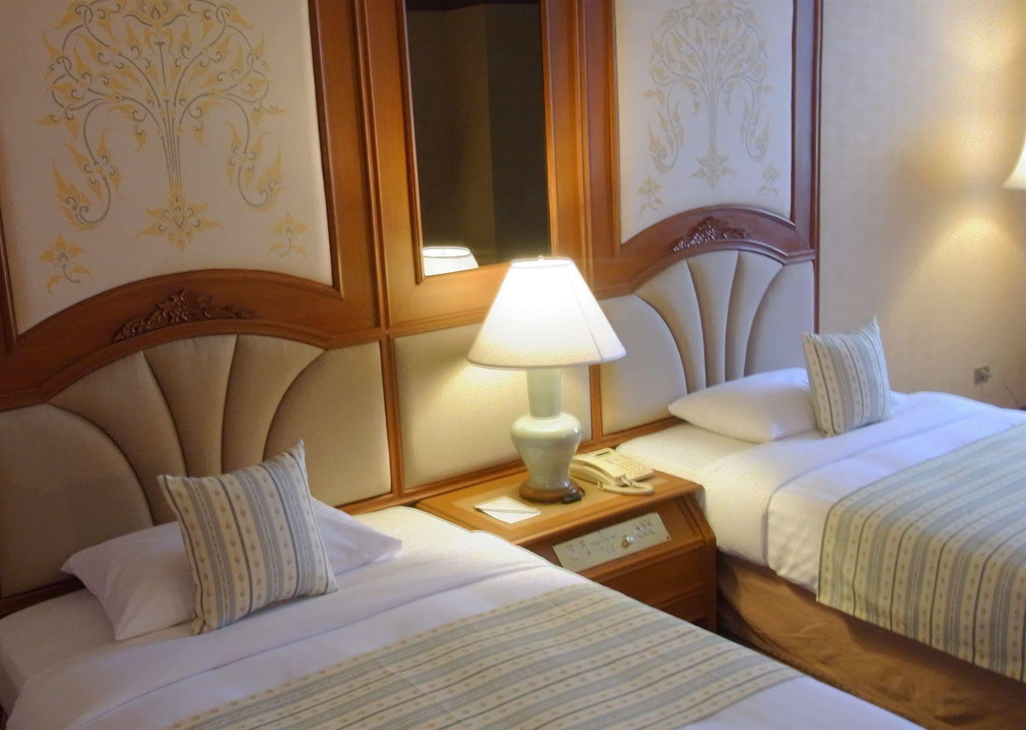 Hotel Chiangmai Plaza 4*