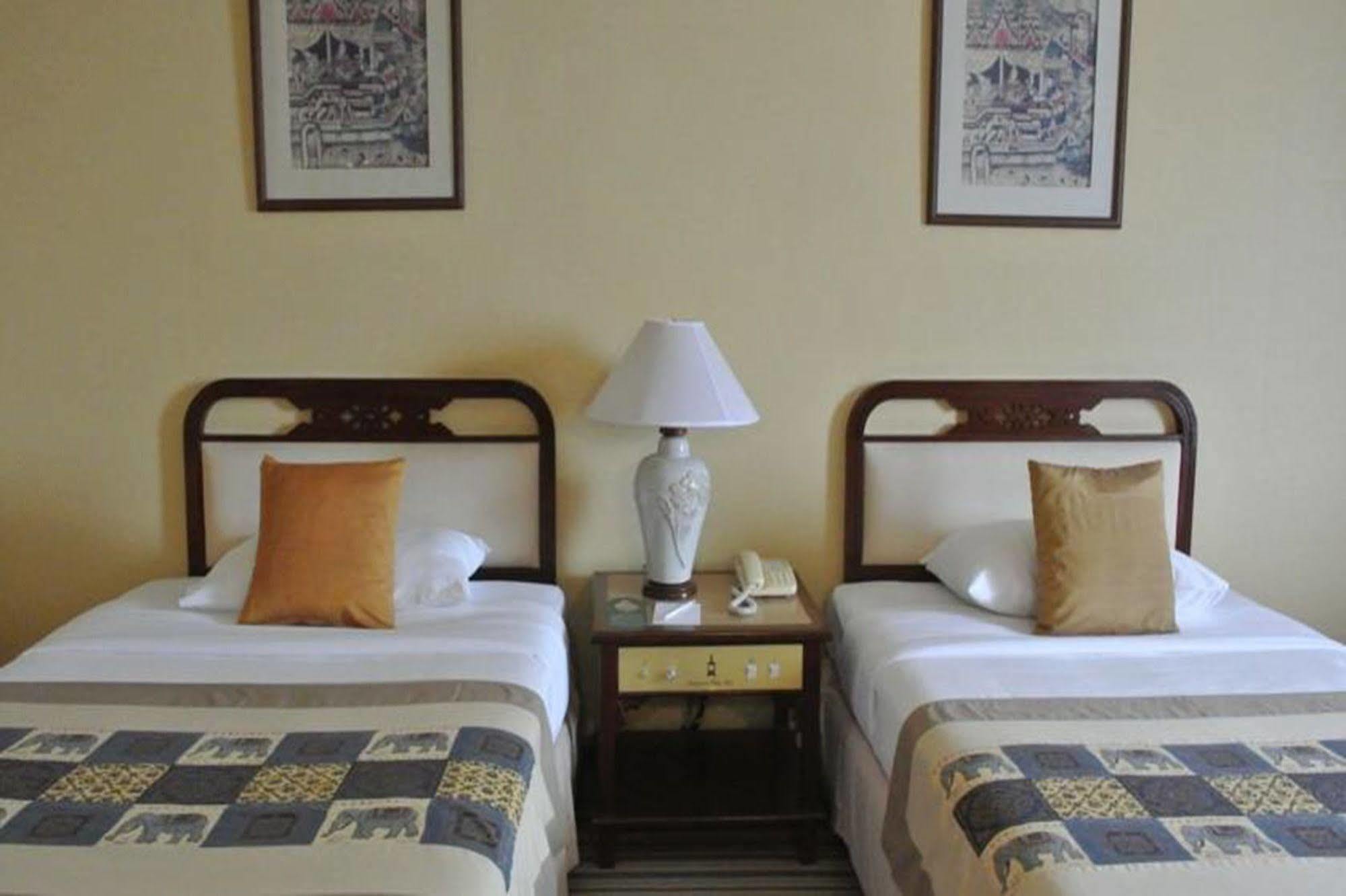Hotel Chiangmai Plaza 4*