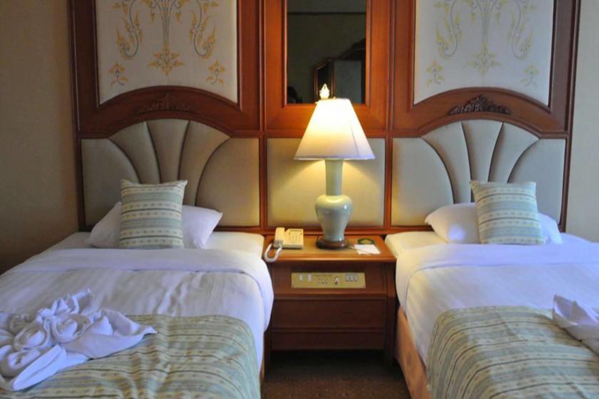 Chiangmai Plaza Hotel Chiang Mai