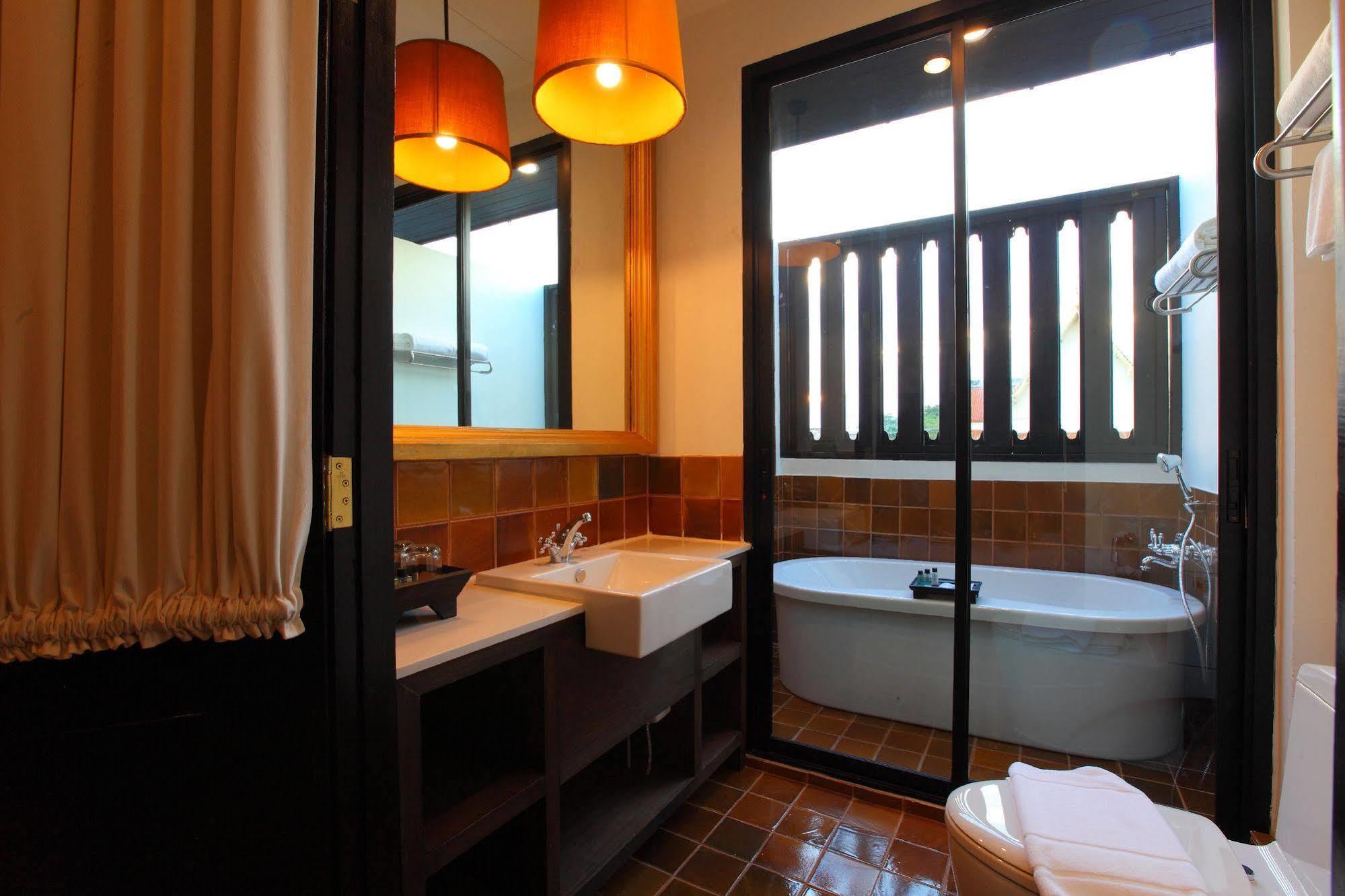 99 The Gallery Hotel- Sha Extra Plus 3*