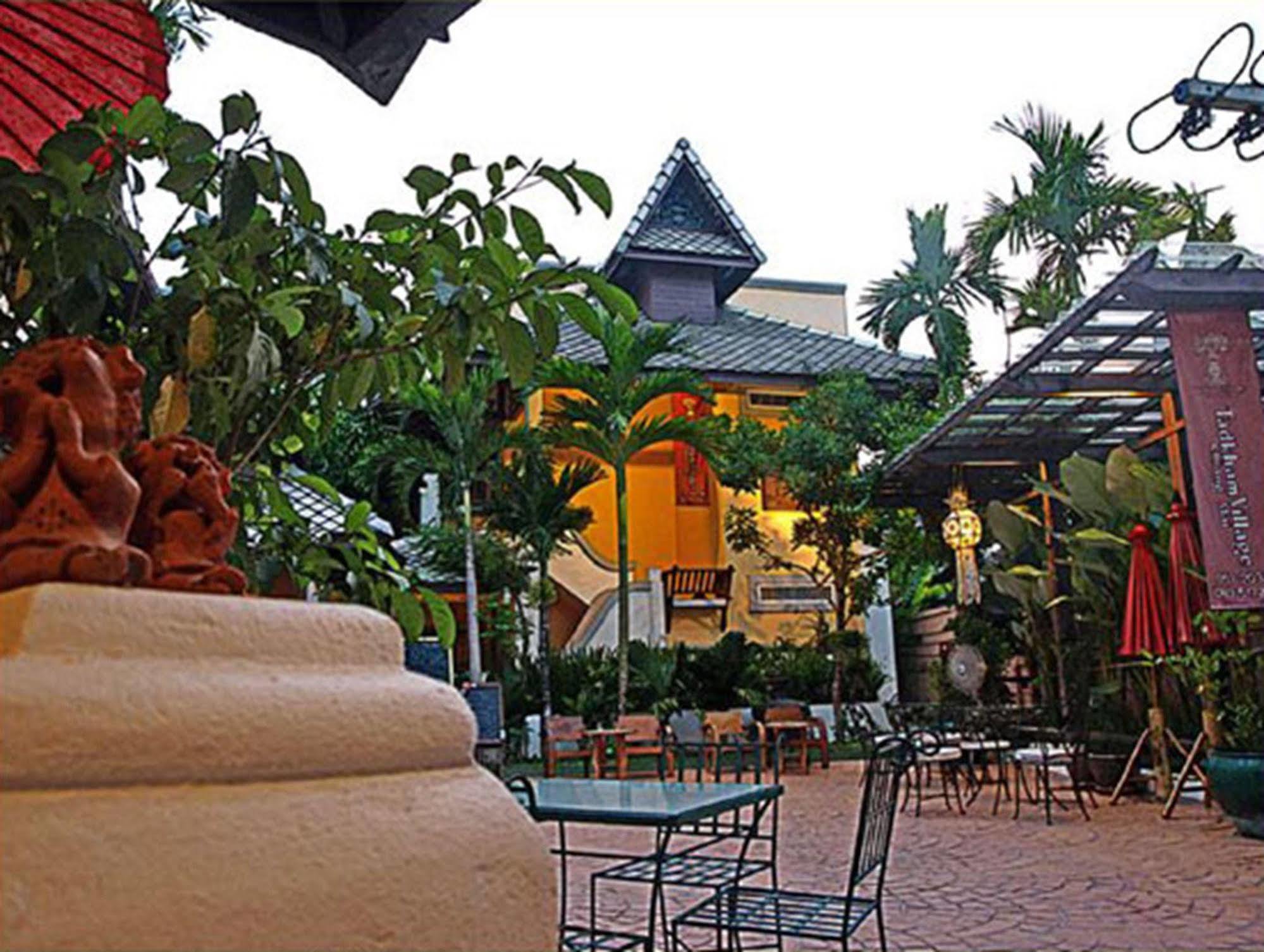 Hotel Tadkham Village,