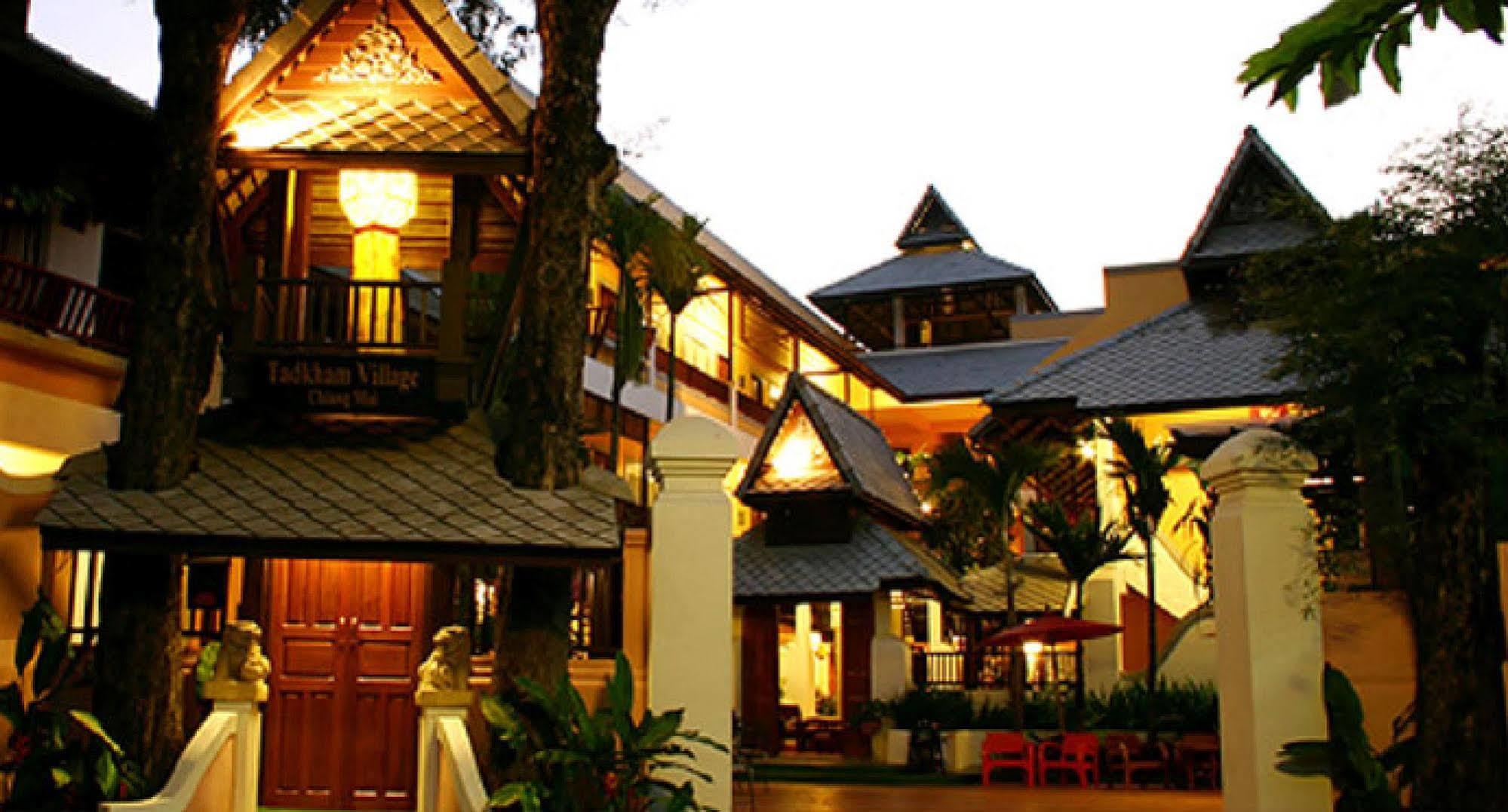 Tadkham Village, Hotel