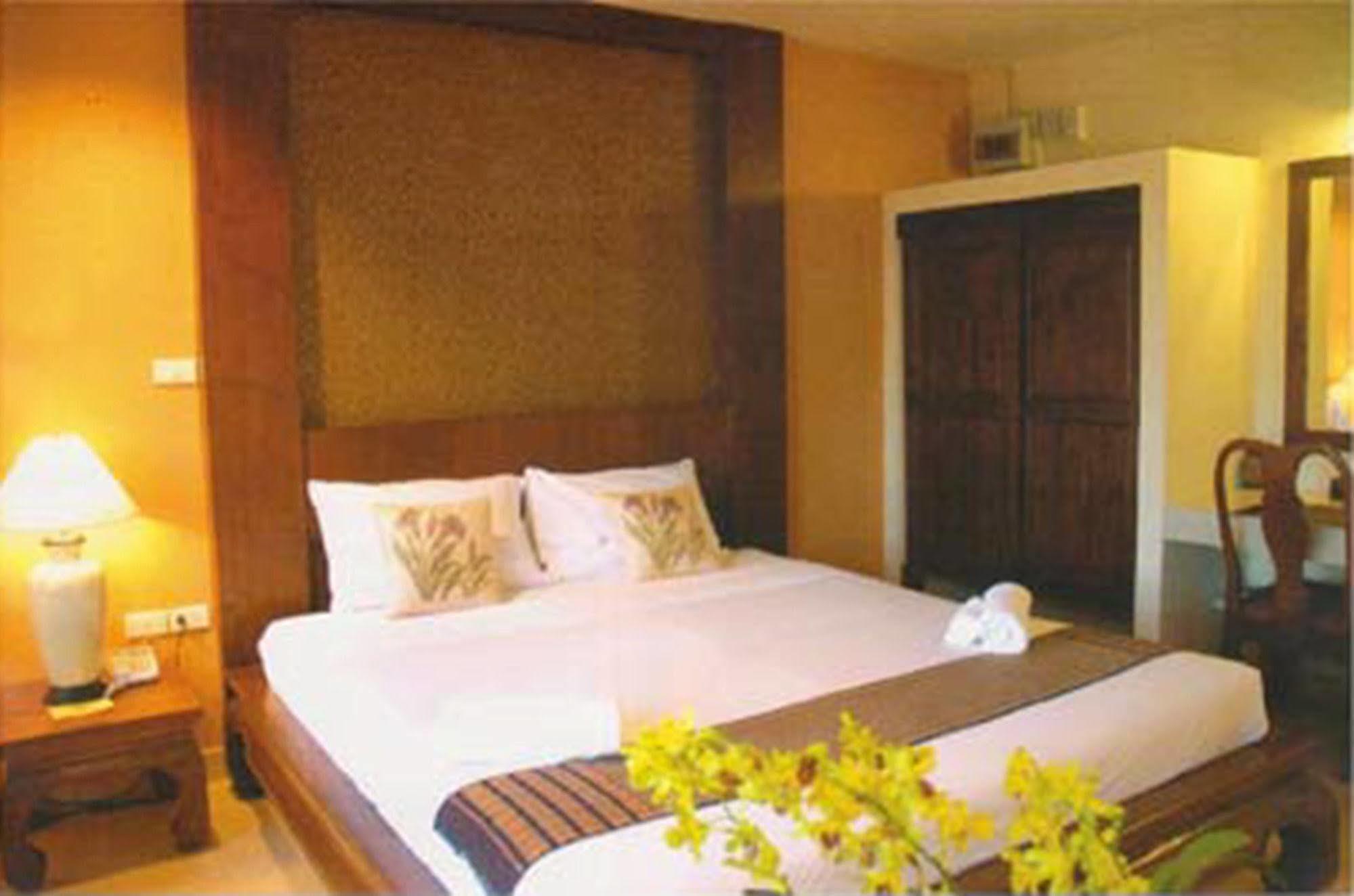 Tadkham Village, Hotel 3*