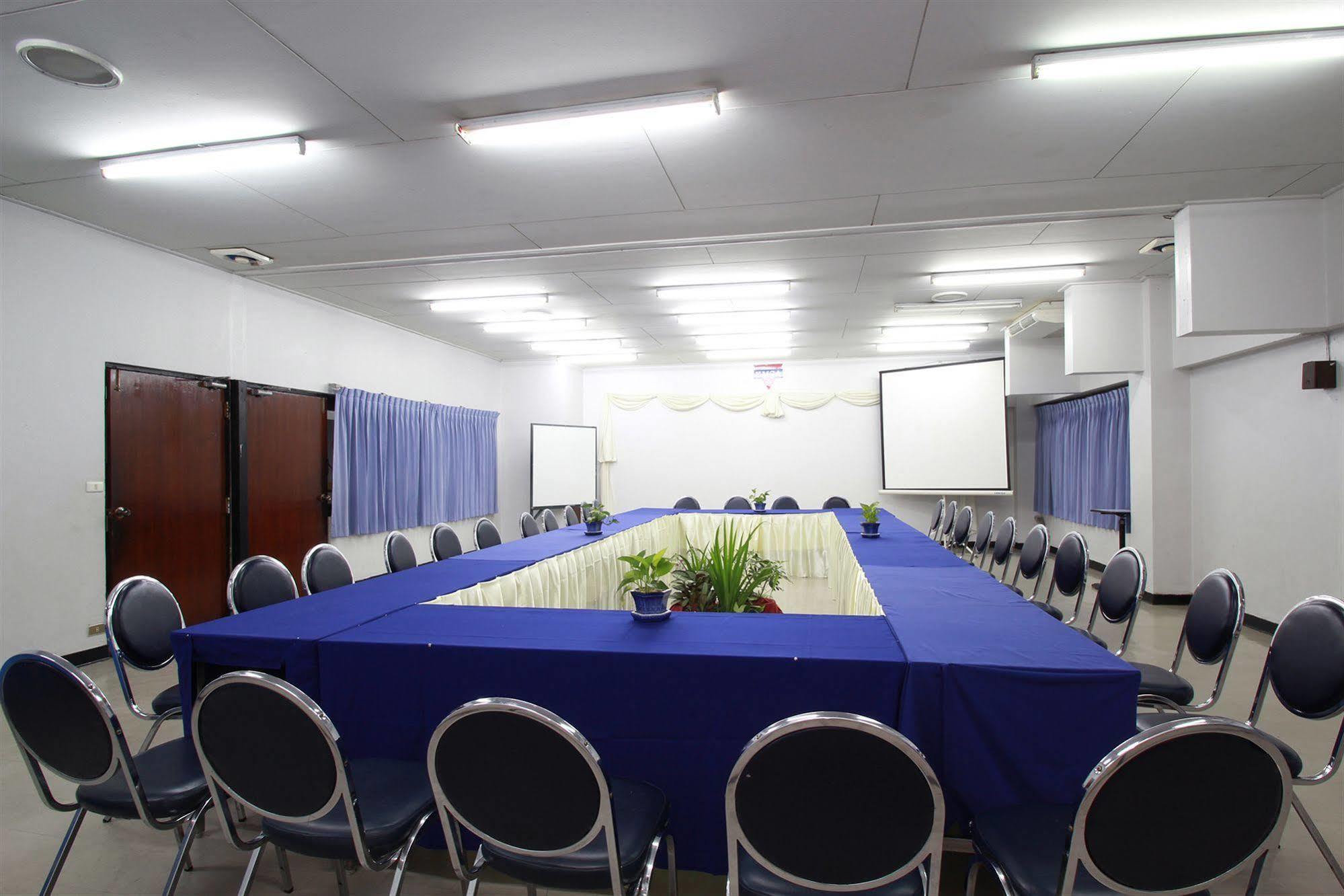 The International - Ymca Hotel 3*
