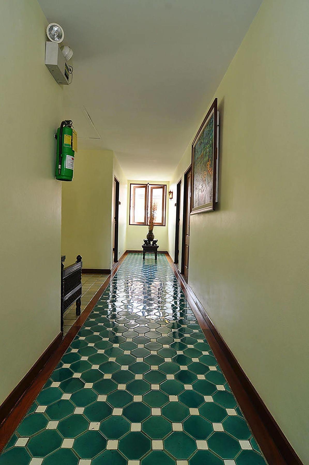 Sripat Sha Extra Hotel 3*