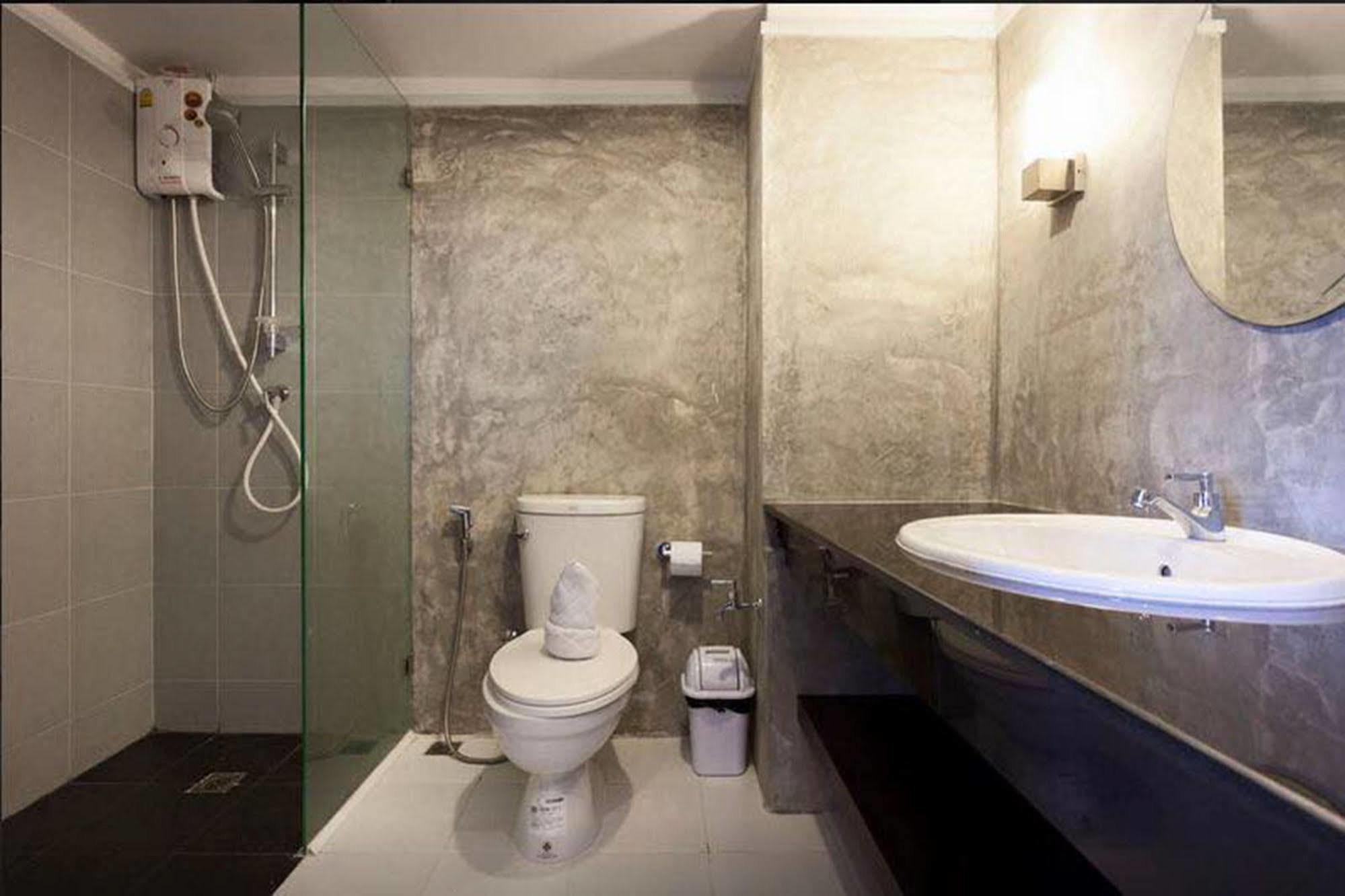 Sereno Airport Hotel