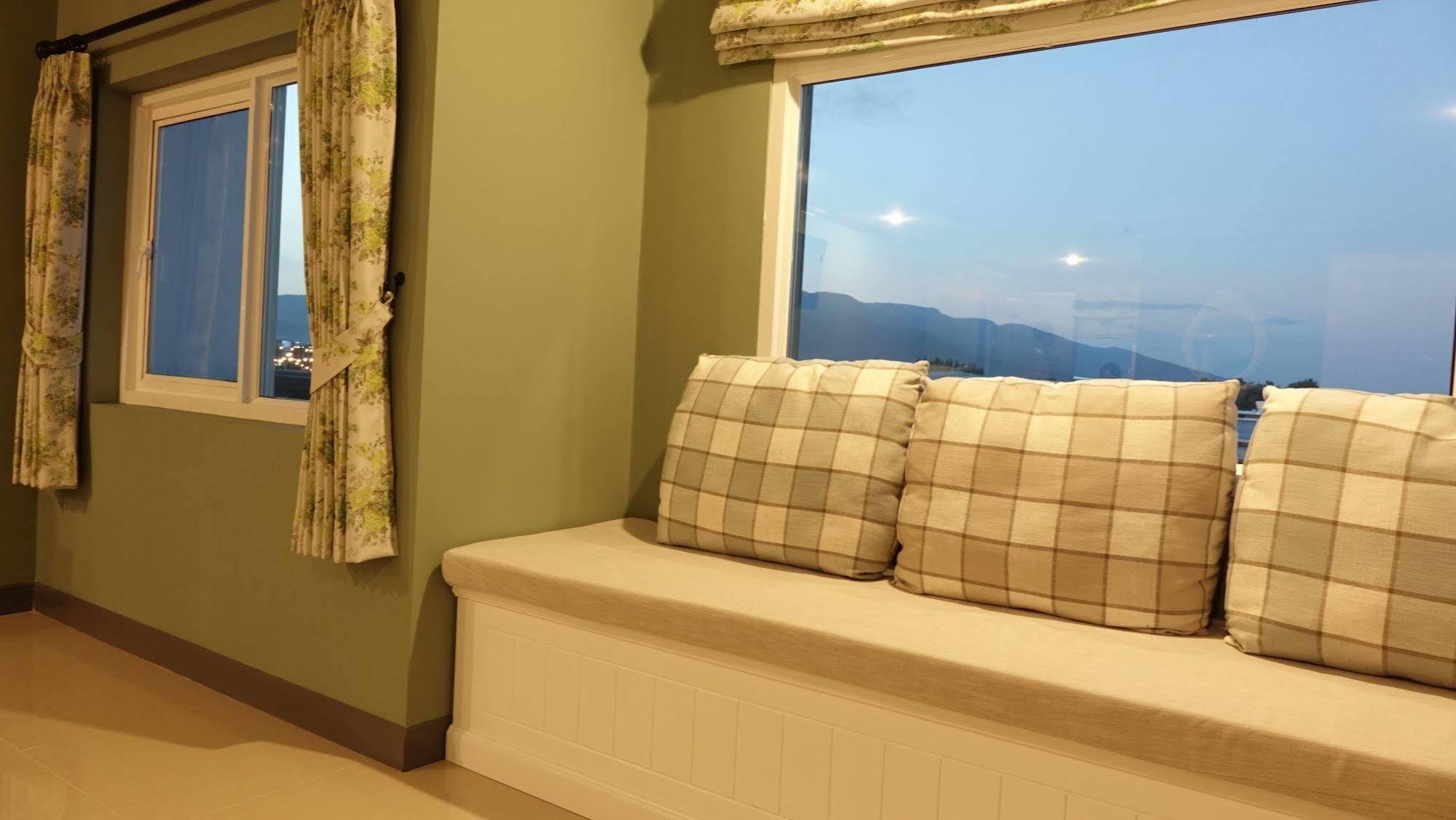 The Lilly Hotel 3*