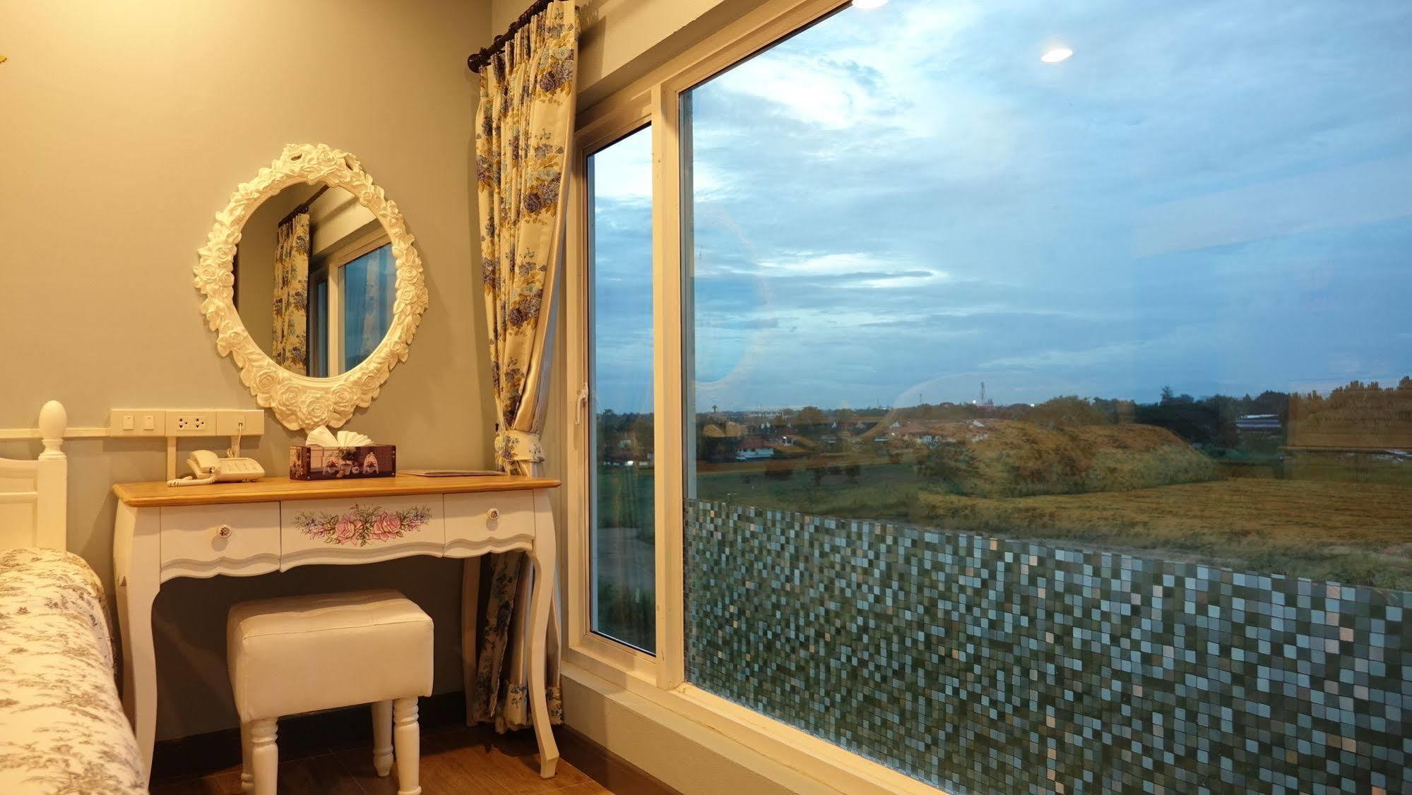 The Lilly Hotel 3*