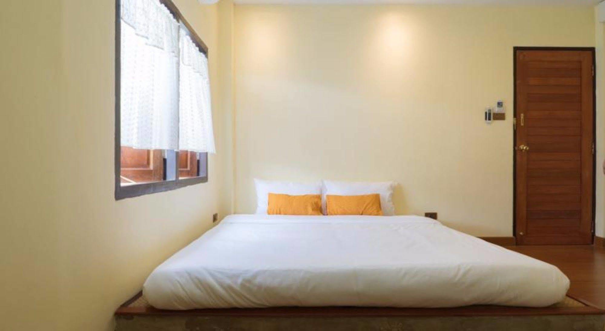 Manon Sleepeatdrink Bed & Breakfast 3*
